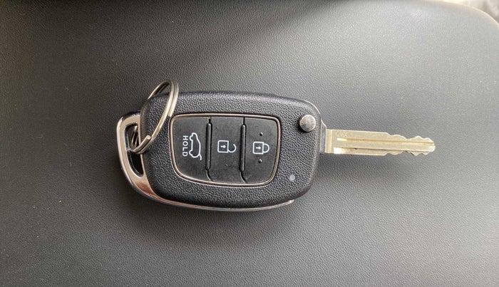 2022 Hyundai VENUE S(O) 1.2, Petrol, Manual, 2,858 km, Key Close Up