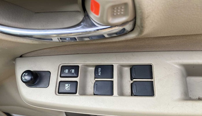 2018 Maruti Ciaz DELTA 1.4 MT PETROL, Petrol, Manual, 70,564 km, Right front window switch / handle - Power window makes minor noise