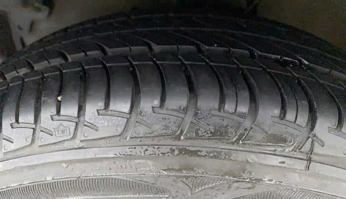 2019 Maruti Celerio VXI, Petrol, Manual, 37,577 km, Left Front Tyre Tread