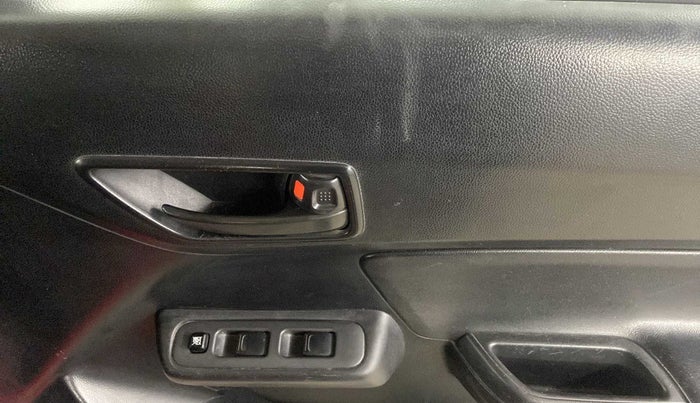 2018 Maruti Swift LXI, Petrol, Manual, 30,072 km, Driver Side Door Panels Control