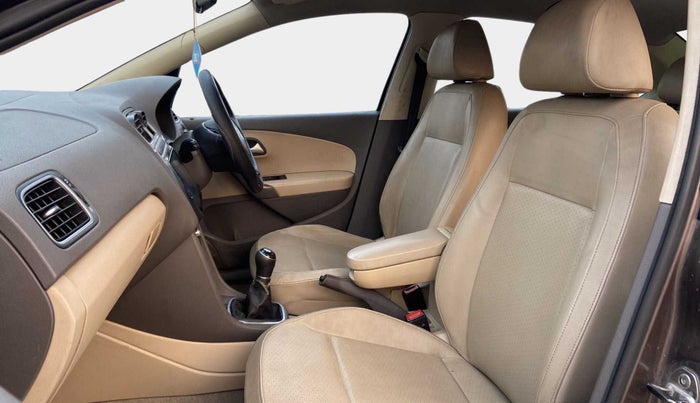 2016 Volkswagen Vento HIGHLINE DIESEL 1.5, Diesel, Manual, 1,16,622 km, Right Side Front Door Cabin