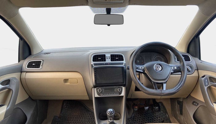 2016 Volkswagen Vento HIGHLINE DIESEL 1.5, Diesel, Manual, 1,16,622 km, Dashboard