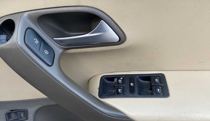 2016 Volkswagen Vento HIGHLINE DIESEL 1.5, Diesel, Manual, 1,16,406 km, Driver Side Door Panels Control