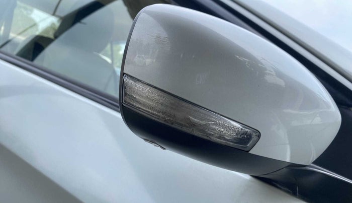 2015 Maruti Ciaz ZXI, Petrol, Manual, 92,588 km, Right rear-view mirror - Indicator light has minor damage