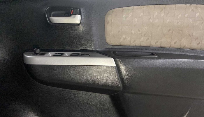 2014 Maruti Wagon R 1.0 VXI, Petrol, Manual, 43,351 km, Driver Side Door Panels Control
