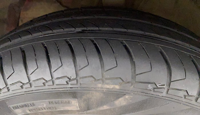 2019 Maruti Swift VDI AMT, Diesel, Automatic, 76,159 km, Left Front Tyre Tread