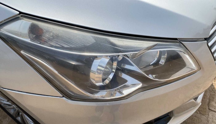2014 Maruti Ciaz ZXI, Petrol, Manual, 62,228 km, Right headlight - Faded