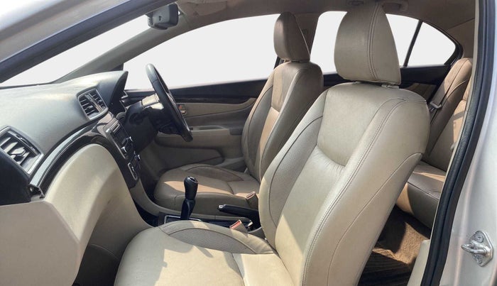 2014 Maruti Ciaz ZXI, Petrol, Manual, 62,228 km, Right Side Front Door Cabin