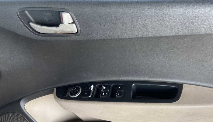 2014 Hyundai Grand i10 ASTA 1.1 CRDI, Diesel, Manual, 1,21,054 km, Driver Side Door Panels Control