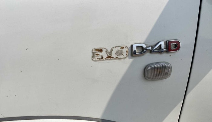 2011 Toyota Fortuner 3.0 4X4 MT, Diesel, Manual, 88,737 km, Left fender - Minor scratches