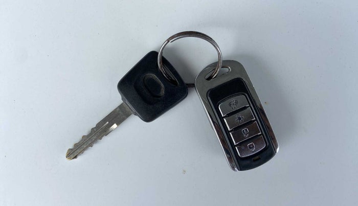 2018 Datsun Go Plus T, Petrol, Manual, 59,435 km, Key Close Up