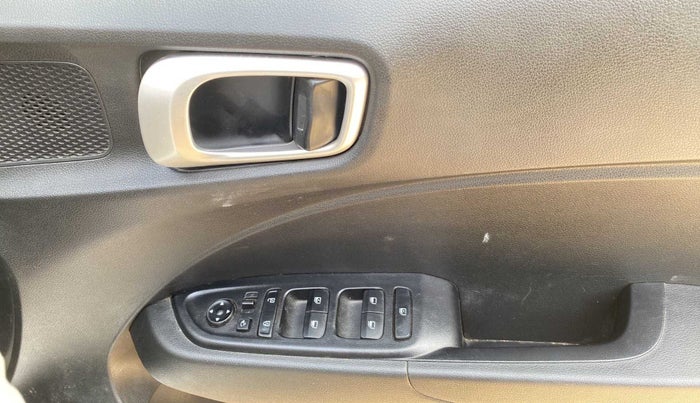 2020 Hyundai VENUE SX 1.5 CRDI, Diesel, Manual, 16,957 km, Driver Side Door Panels Control