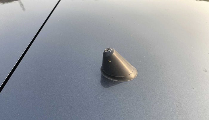 2015 Volkswagen Polo HIGHLINE1.2L, Petrol, Manual, 25,542 km, Roof - Antenna has minor damage