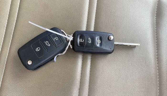 2015 Volkswagen Polo HIGHLINE1.2L, Petrol, Manual, 25,542 km, Key Close Up