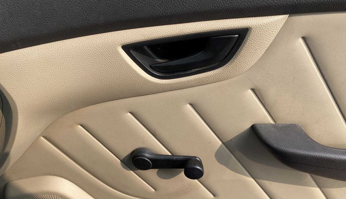2014 Hyundai Eon D-LITE+, Petrol, Manual, 42,045 km, Driver Side Door Panels Control