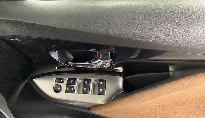 2019 Toyota Innova Crysta 2.8 ZX AT 7 STR, Diesel, Automatic, 27,922 km, Driver Side Door Panels Control