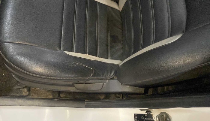 2015 Hyundai Eon MAGNA +, Petrol, Manual, 97,565 km, Front left seat (passenger seat) - Retractor not working
