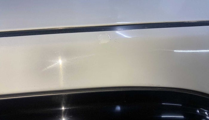 2015 Hyundai Eon MAGNA +, Petrol, Manual, 97,565 km, Left A pillar - Minor scratches