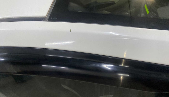 2015 Hyundai Eon MAGNA +, Petrol, Manual, 97,565 km, Right A pillar - Minor scratches