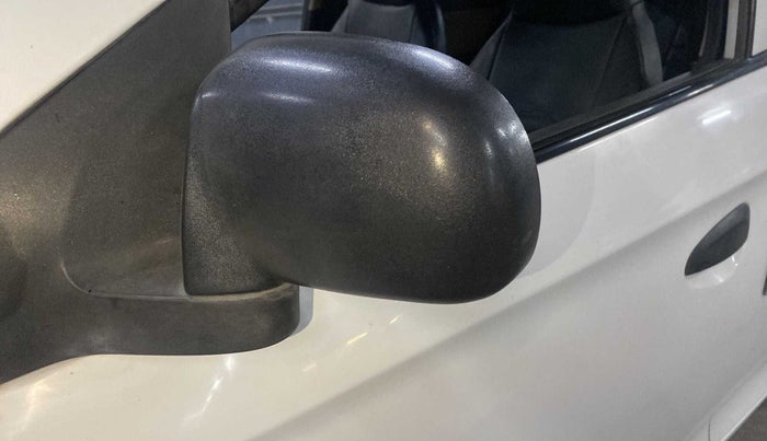 2015 Hyundai Eon MAGNA +, Petrol, Manual, 97,565 km, Left rear-view mirror - Mirror movement not proper