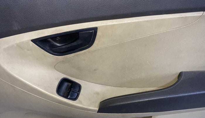 2015 Hyundai Eon MAGNA +, Petrol, Manual, 97,565 km, Driver Side Door Panels Control
