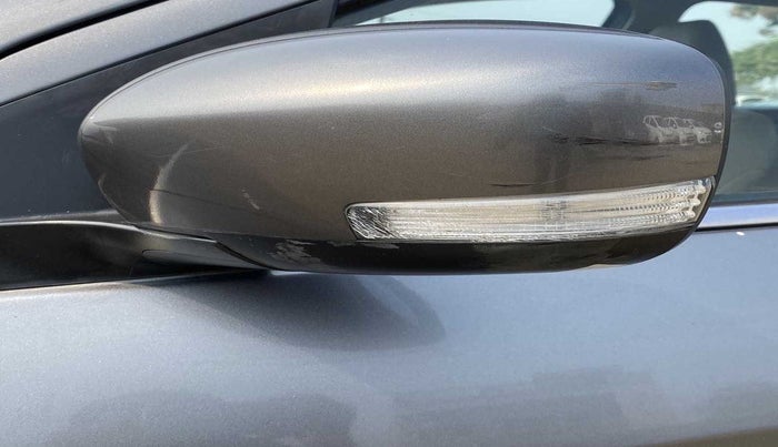 2016 Maruti Ciaz ZXI AT, Petrol, Automatic, 42,180 km, Left rear-view mirror - Indicator light has minor damage