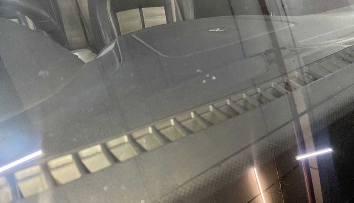 2020 Mahindra XUV300 W8 1.5 DIESEL, Diesel, Manual, 28,070 km, Front windshield - Minor spot on windshield