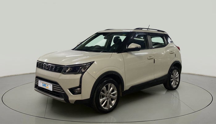 2020 Mahindra XUV300 W8 1.5 DIESEL, Diesel, Manual, 28,193 km, Left Front Diagonal