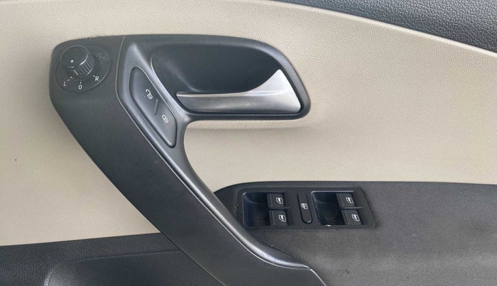 2013 Volkswagen Polo HIGHLINE DIESEL, Diesel, Manual, 85,714 km, Driver Side Door Panels Control