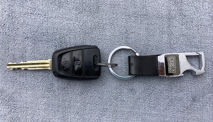 2017 Hyundai Grand i10 MAGNA 1.2 VTVT, Petrol, Manual, 36,665 km, Key Close Up