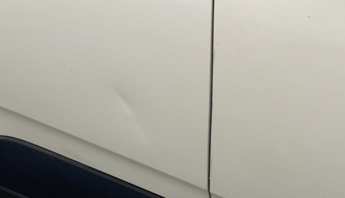 2019 Hyundai VENUE SX PLUS 1.0 TURBO DCT, Petrol, Automatic, 1,05,612 km, Right rear door - Slightly dented