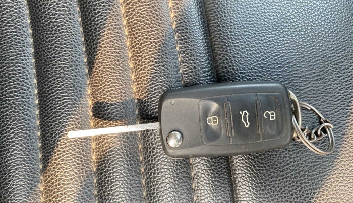 2017 Volkswagen Ameo HIGHLINE1.2L PLUS 16 ALLOY, Petrol, Manual, 68,890 km, Key Close Up