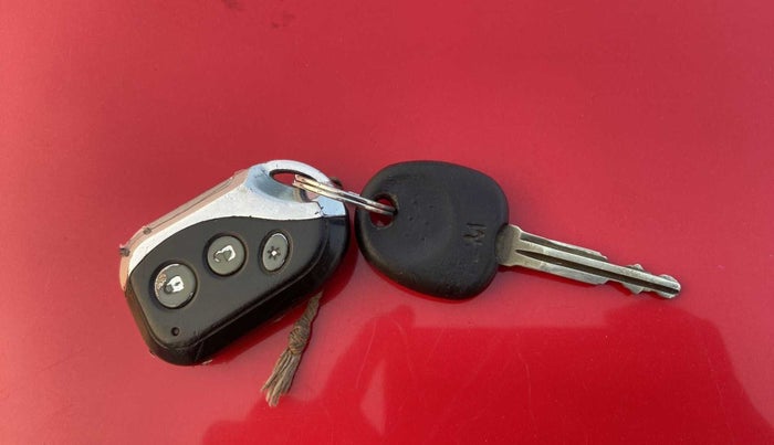 2012 Hyundai i10 MAGNA 1.1, CNG, Manual, 91,860 km, Key Close Up