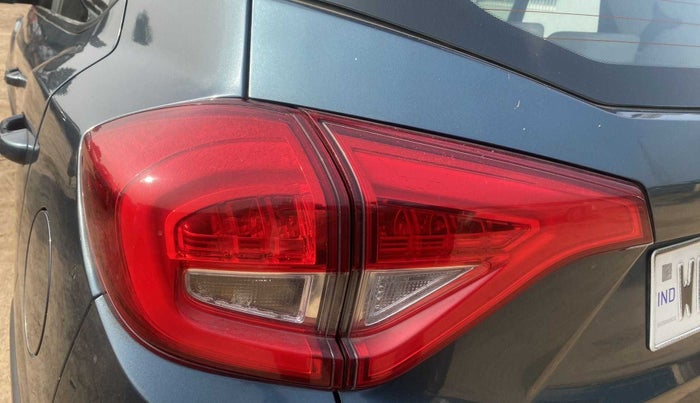2020 Mahindra XUV300 W8 (O) 1.5 DIESEL, Diesel, Manual, 52,777 km, Left tail light - Minor scratches
