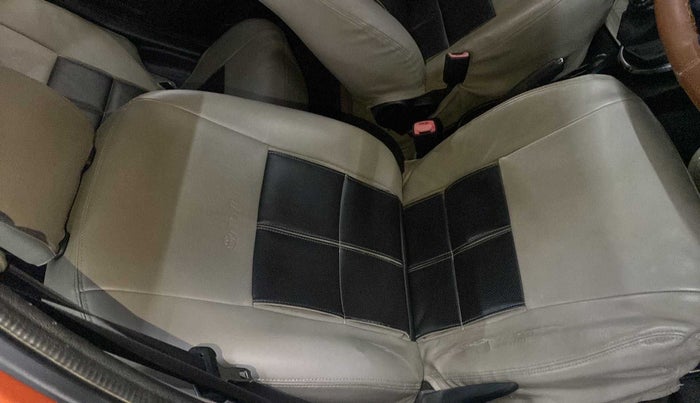 2014 Toyota Etios CROSS 1.4 VD, Diesel, Manual, 95,497 km, Driver seat - Cover slightly torn