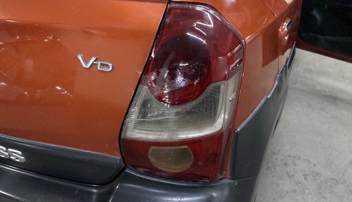 2014 Toyota Etios CROSS 1.4 VD, Diesel, Manual, 95,497 km, Right tail light - Minor damage