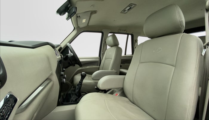 2014 Mahindra Scorpio S10, Diesel, Manual, 23,095 km, Right Side Front Door Cabin