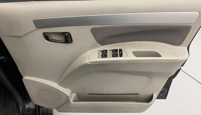 2014 Mahindra Scorpio S10, Diesel, Manual, 23,095 km, Driver Side Door Panels Control
