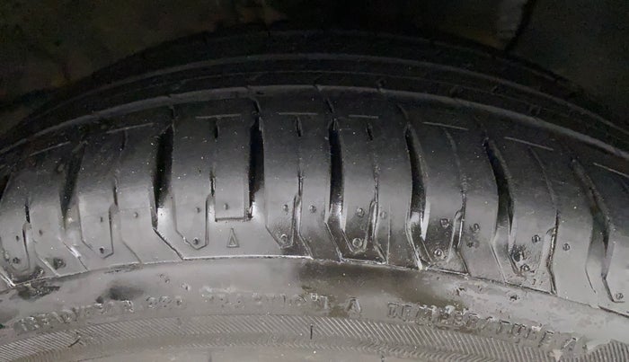 2022 Hyundai Verna SX (O) 1.5 CRDI, Diesel, Manual, 16,368 km, Right Front Tyre Tread