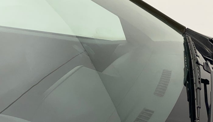 2020 Renault Kwid RXL 1.0 AMT, Petrol, Automatic, 33,075 km, Front windshield - Minor spot on windshield