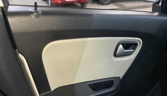 2019 Maruti Alto LXI, Petrol, Manual, 29,074 km, Left rear window switch / handle - Minor damage