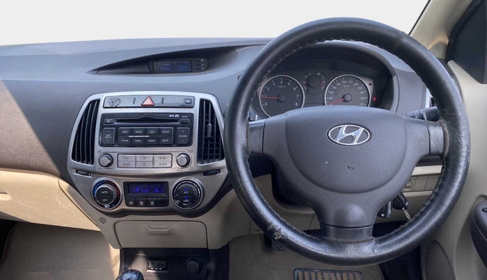 2013 Hyundai i20 MAGNA (O) 1.2, Petrol, Manual, 66,422 km, Steering Wheel Close Up