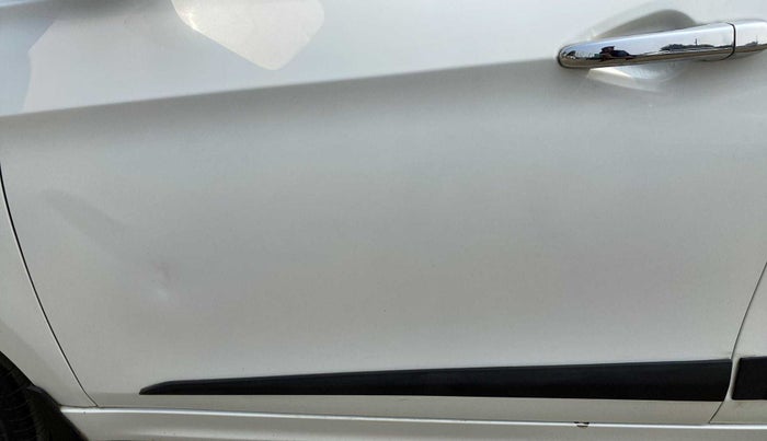 2020 Tata Tiago XT PETROL, Petrol, Manual, 30,463 km, Front passenger door - Slightly dented