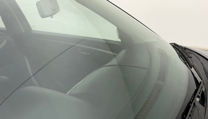 2013 Maruti Swift VXI, Petrol, Manual, 1,05,222 km, Front windshield - Minor spot on windshield