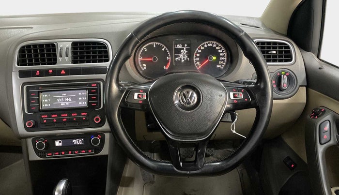 2015 Volkswagen Vento HIGHLINE 1.5 AT, Diesel, Automatic, 72,821 km, Steering Wheel Close Up