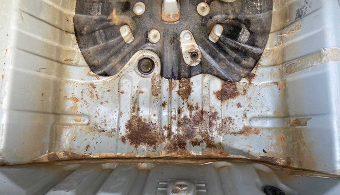 2011 Toyota Etios G, Petrol, Manual, 90,689 km, Boot floor - Slight discoloration
