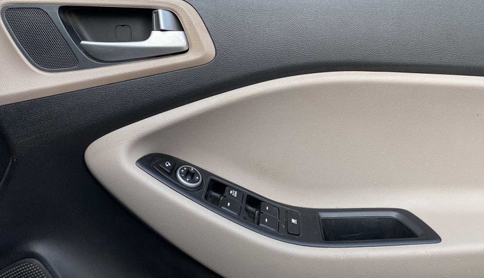 2020 Hyundai Elite i20 SPORTZ PLUS 1.2, Petrol, Manual, 63,753 km, Driver Side Door Panels Control