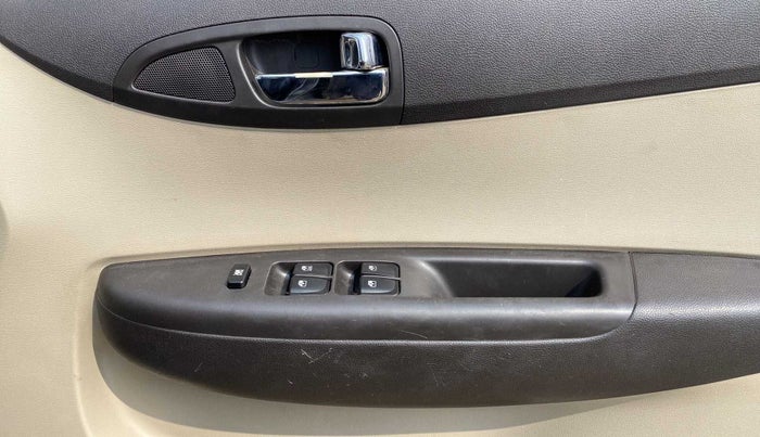 2013 Hyundai i20 MAGNA 1.4 CRDI, Diesel, Manual, 50,817 km, Driver Side Door Panels Control