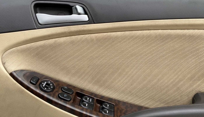 2015 Hyundai Verna FLUIDIC 4S 1.6 VTVT S(O), Petrol, Manual, 50,091 km, Driver Side Door Panels Control