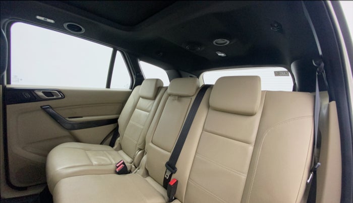 2019 Ford Endeavour TITANIUM PLUS 3.2 4X4 AT SUNROOF, Diesel, Automatic, 83,091 km, Right Side Rear Door Cabin
